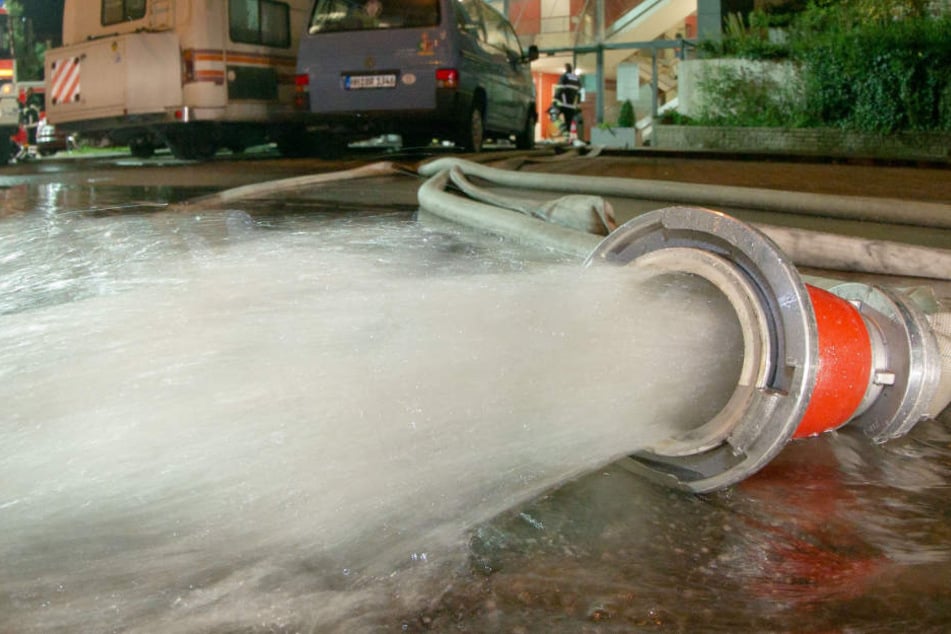 Erst wenn das gesamte Wasser aus dem Haus ist, kann der ganze Schaden abgeschätzt werden. (Symbolbild)