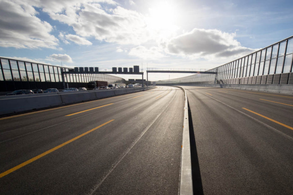 Nach vier Jahren Bauzeit ist die neue Langenfelder Brücke auf der A7 endlich fertig.