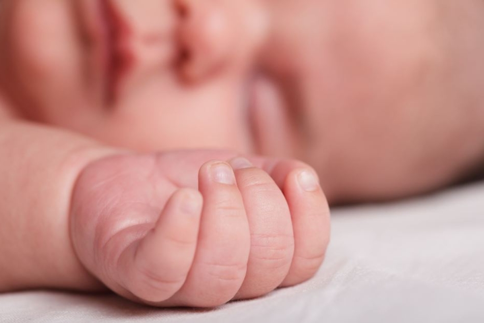 Sie fühlte sich wohl von dem Baby überfordert. (Symbolbild)
