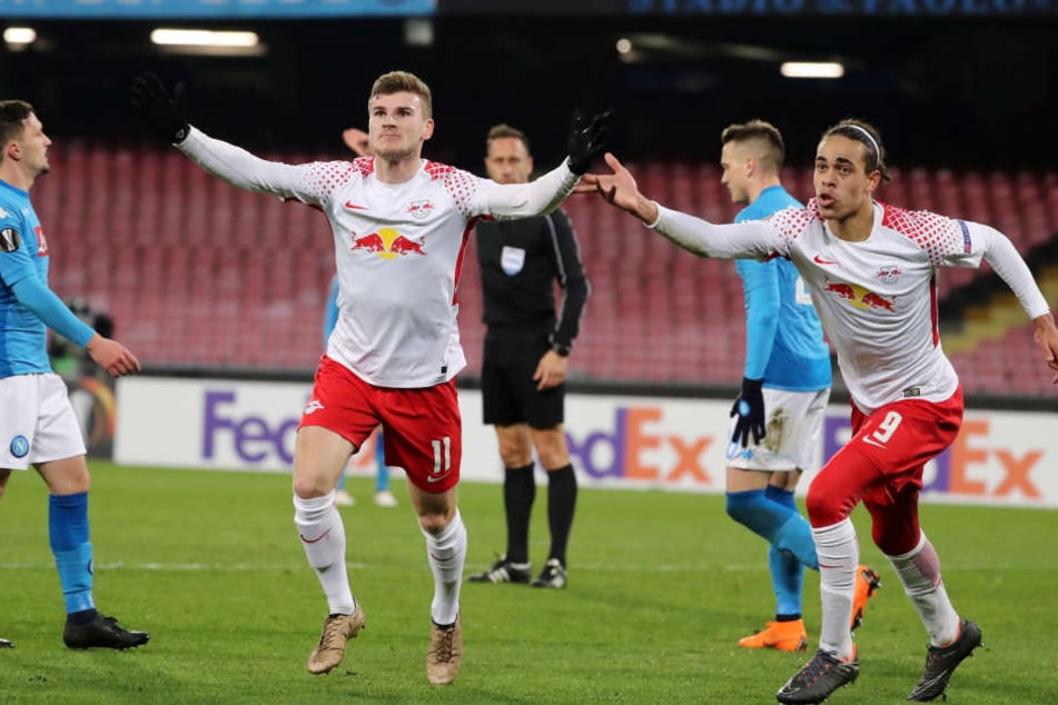 Zwei Matchwinner unter sich: Werner (l.) erzielte den Ausgleich, der starke Poulsen bereitete sowohl dieses auch als Brumas Tor zum 2:1 vor.