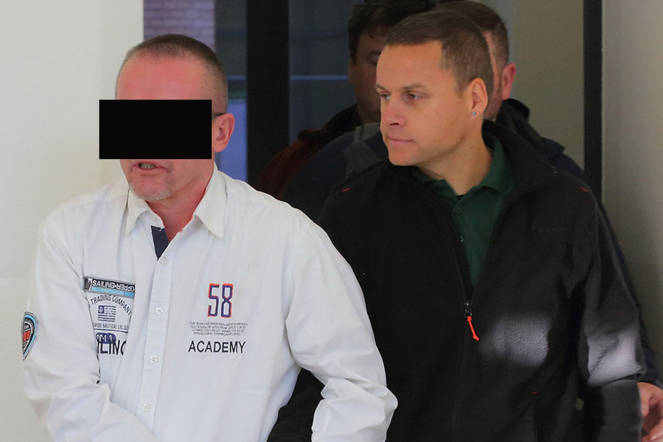 Veit K. (55) tauchte unter und wurde mit fast 500 Gramm Drogen vor einer Kirche erwischt.