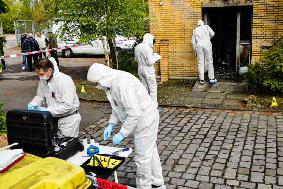 Nach dem Brandanschlag auf den Bielefelder Tisch nahm die Spurensicherung ihre Arbeit auf.