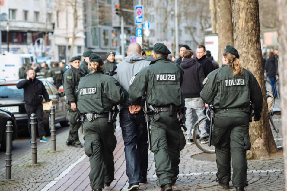 Insgesamt 50 Personen wurden festgenommen. (Symbolbild)