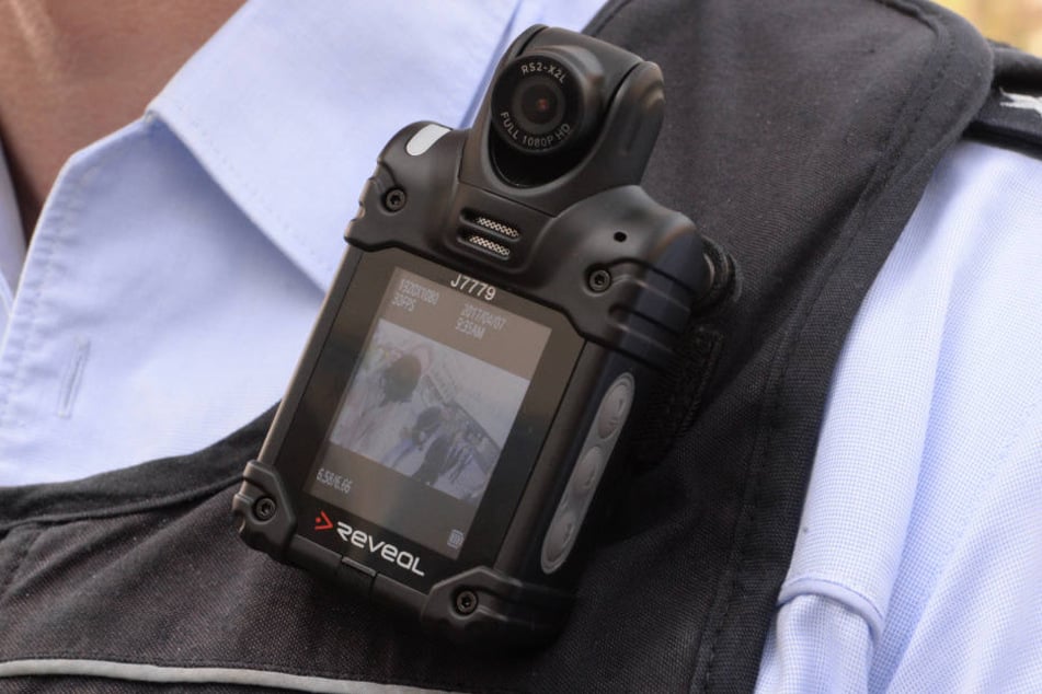 Die Polizei greift bereits auf Bodycams zurück. (Symbolbild)