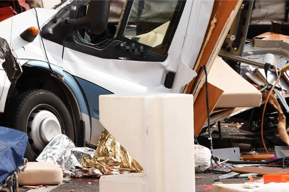 Das Wohnmobil der Familie wurde bei dem Crash komplett zerstört.