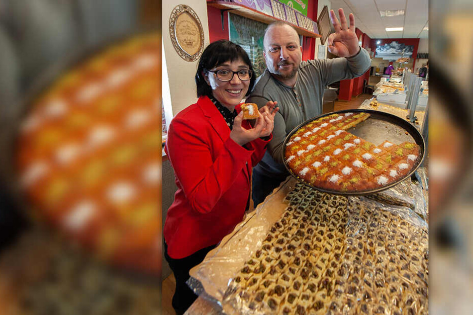 Omar Asmar (46), Betreiber der "Damas Konditorei und Nüsse", und C 3-Veranstalterin Annekathrin Lehmann (35) geben einen Vorgeschmack auf die "Klaffenberger Genusstage".
