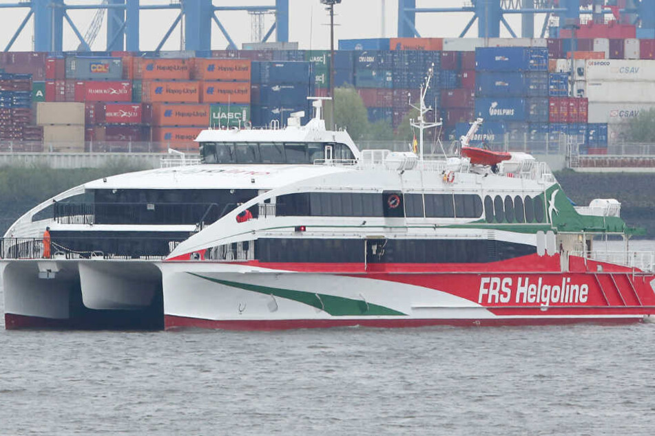 Der Katamaran "Halunder Jet" fährt auch erstmals zum Jahreswechsel zwischen Hamburg und Helgoland.