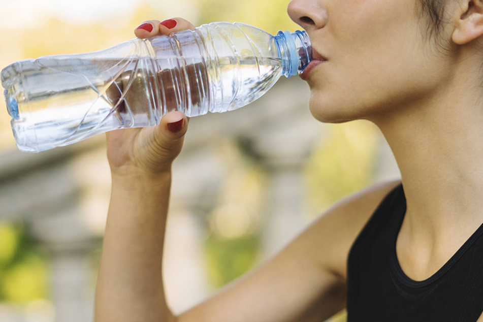 In München ist eine Frau fast gestorben, als sie aus einer Wasserflasche getrunken hat. (Symbolbild)