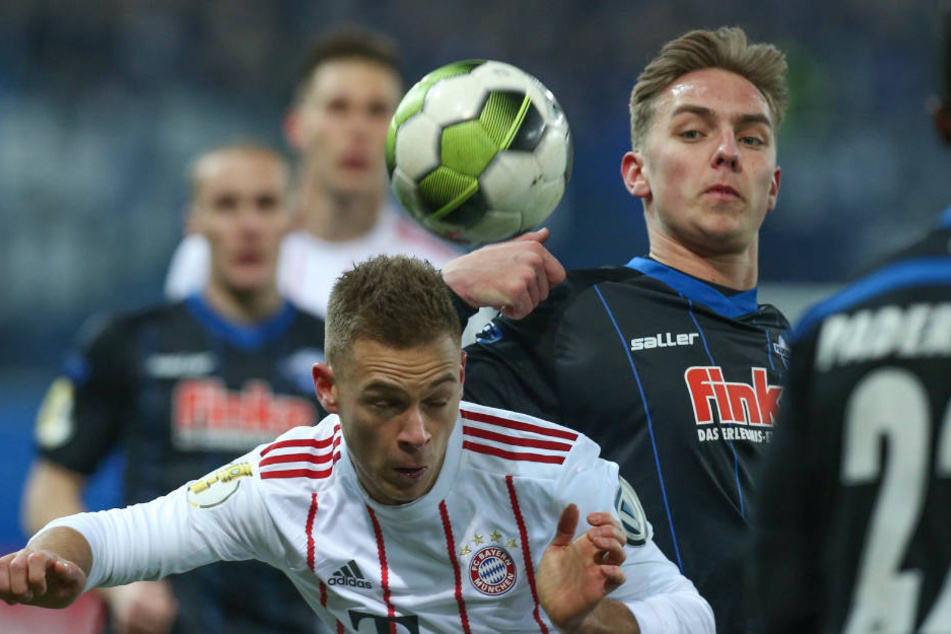 Joshua Kimmich (links) lobte nach dem Spiel den Kampfgeist der Paderborner.