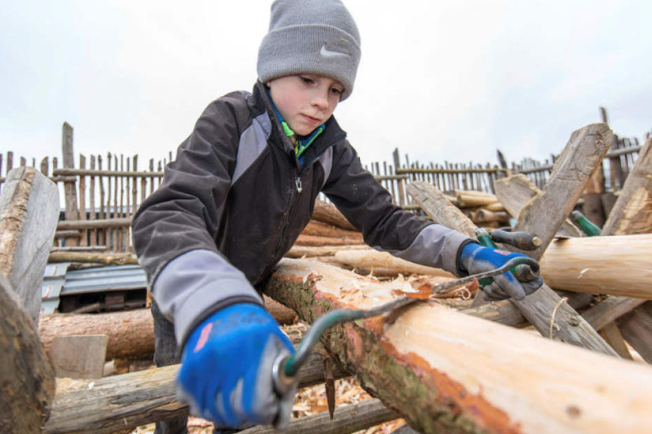 Im historischen Dorf zu Zwickau können sich Kinder und Jugendliche auch handwerklich betätigen.