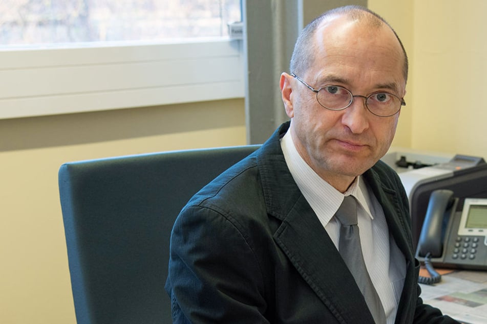 Richter Stephan Zantke beschreibt in seinem Buch "Wenn Deutschland so scheiße ist, warum sind sie dann hier?" zehn Fälle aus seinem Richterleben.