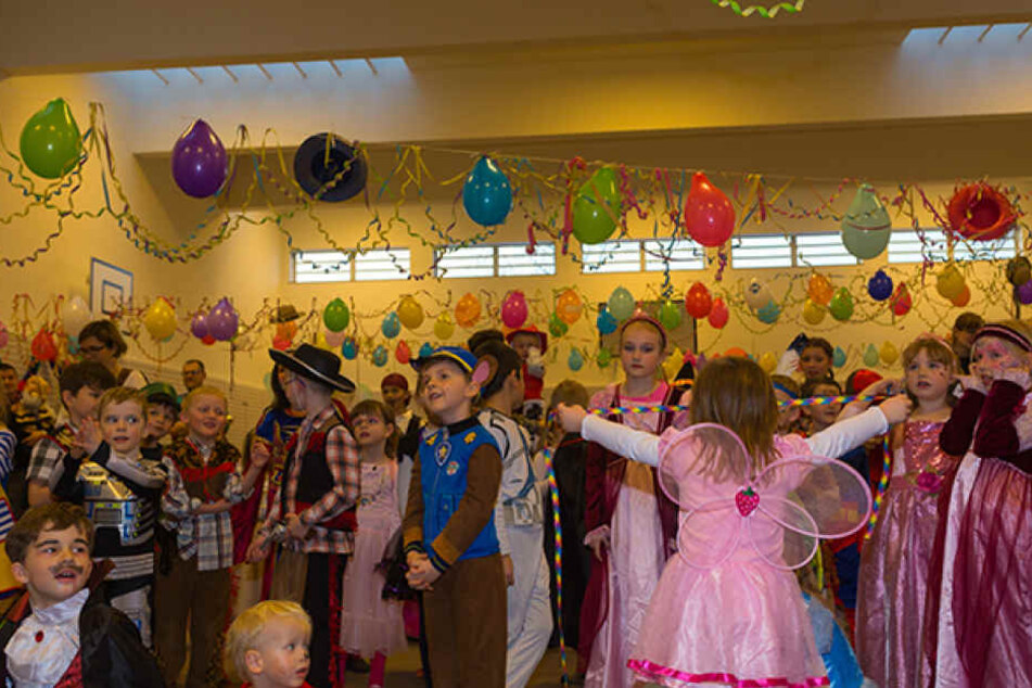Im letzten Jahr feierten beim vierten Faschingsfest des Vereins 200 kleine Narren in der liebevoll geschmückten Sporthalle.