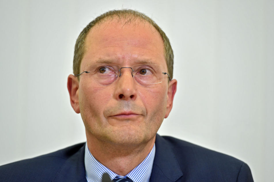 Innenminister Ulbig sprach von einem "Bekennerschreiben" und kurze Zeit hielten alle den Interneteintrag für echt.