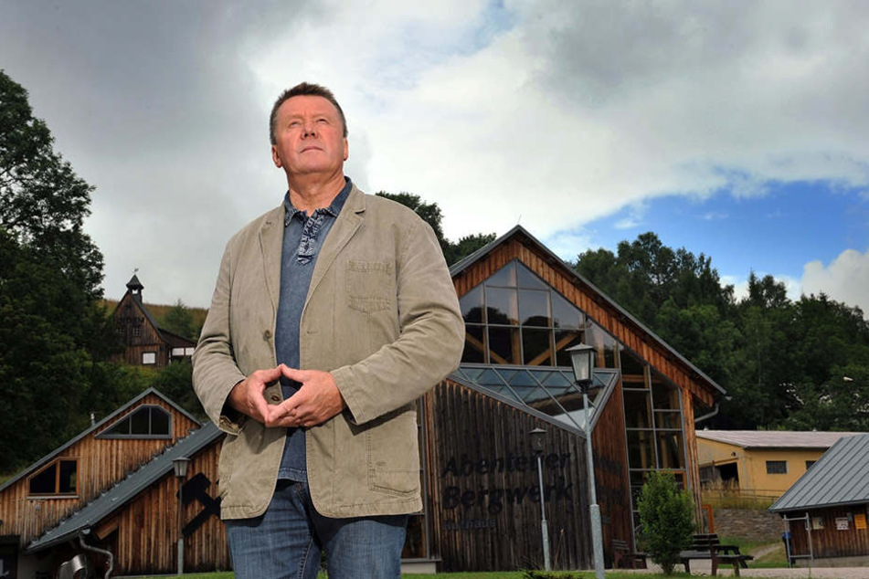 Bürgermeister Heinz-Peter Haustein wollte einen Kompromiss für die Sauna – und kam ganz schön ins Schwitzen.