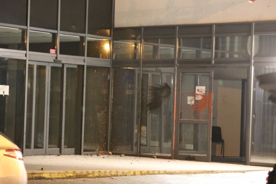 Unbekannte verübten am vergangenen Wochenende einen Anschlag auf den Polizeiposten in Connewitz.