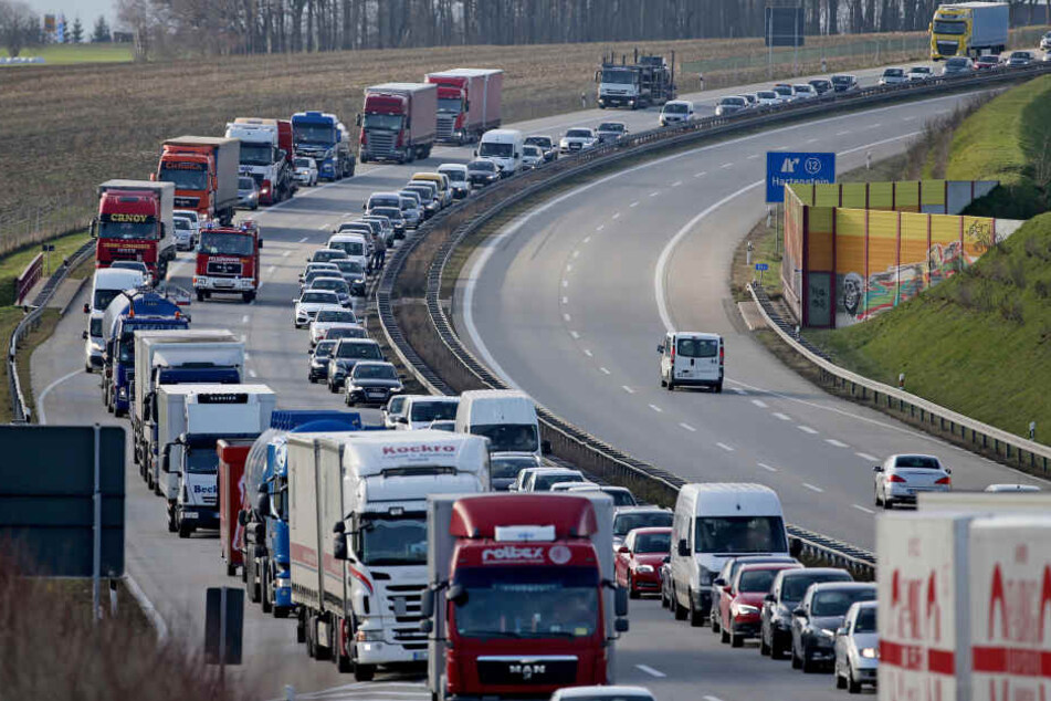 Die Frau lief auf dem Standstreifen der A72 entlang. (Symbolbild)
