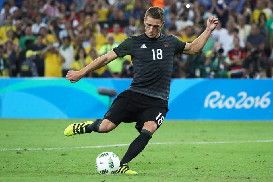 Nils Petersen vergibt die Entscheidung im Elfmeterschießen im Olympia-Finale gegen Gastgeber Brasilien.