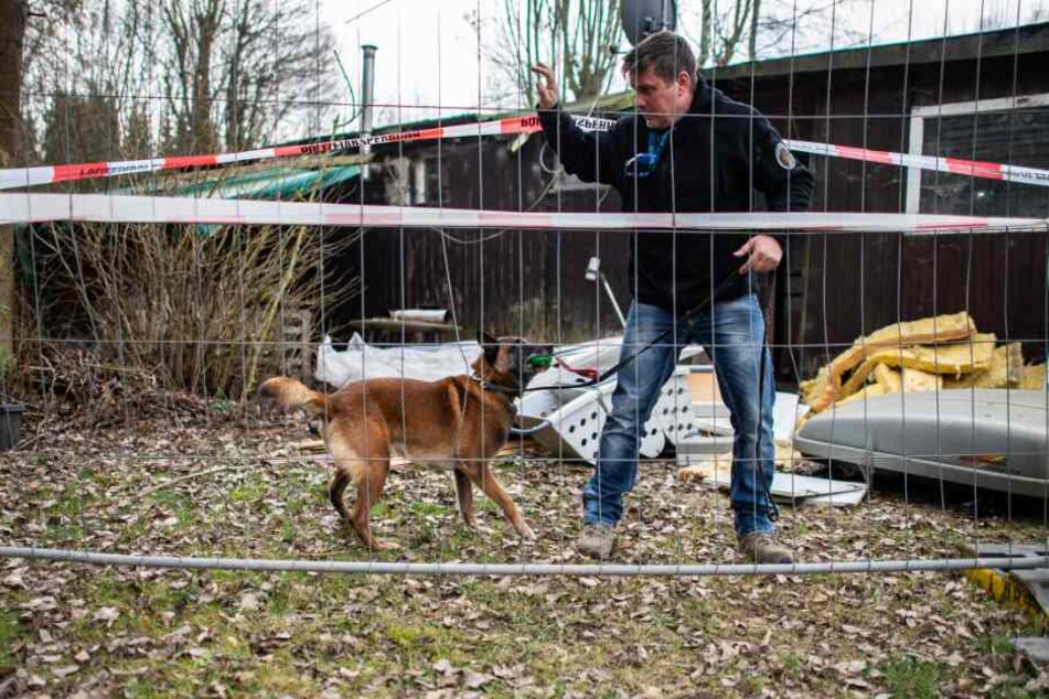 Auch ein Hund kam bei der Spurensuche zum Einsatz.