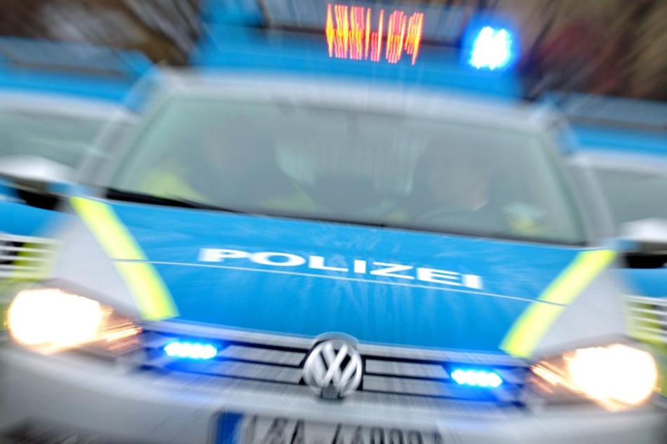 Die Frau musste mit lebensbedrohlichen Verletzungen in ein Krankenhaus gebracht werden. (Symbolbild)