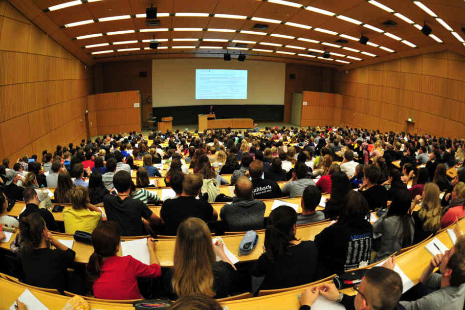 Nicht nur in der Uni Tübingen wird es weniger internationale Studierende geben.