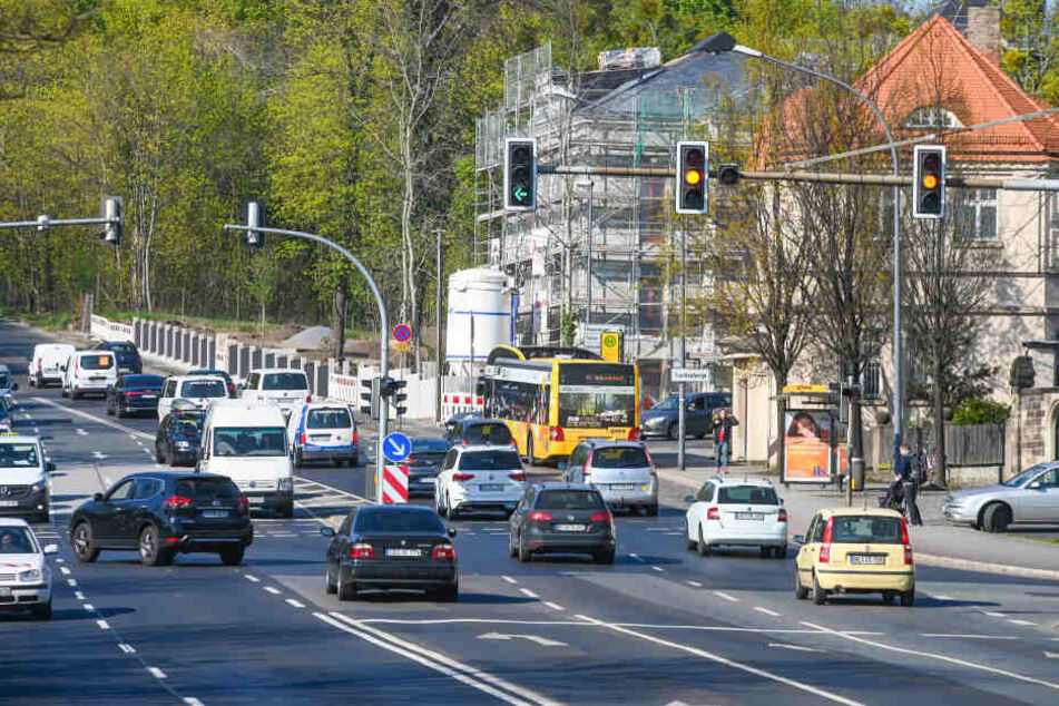An der Hansastraße hilft ein grüner Ampelpfeil beim Linksabbiegen.