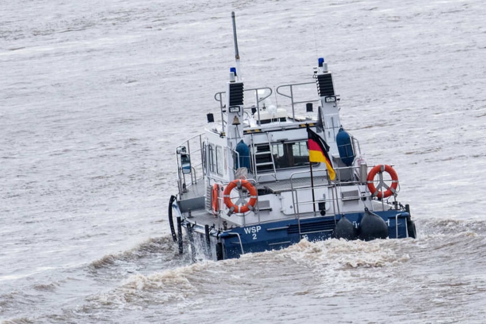 Die Wasserschutzpolizei wurde nach dem Fund der Leiche alarmiert. (Symbolfoto)