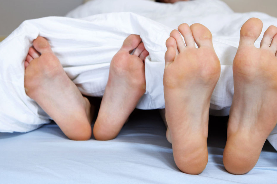 Fast zwei Drittel wünschen sich einer Umfrage zufolge mehr Schlaf. (Symbolbild)