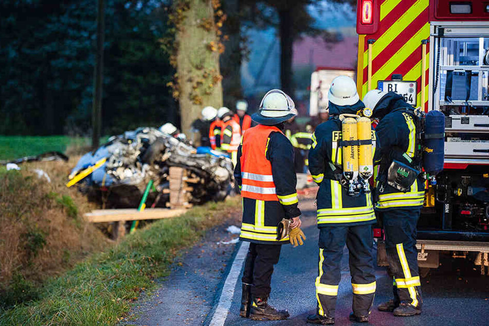 Die Feuerwehr Bielefeld musste den Autofahrer retten.