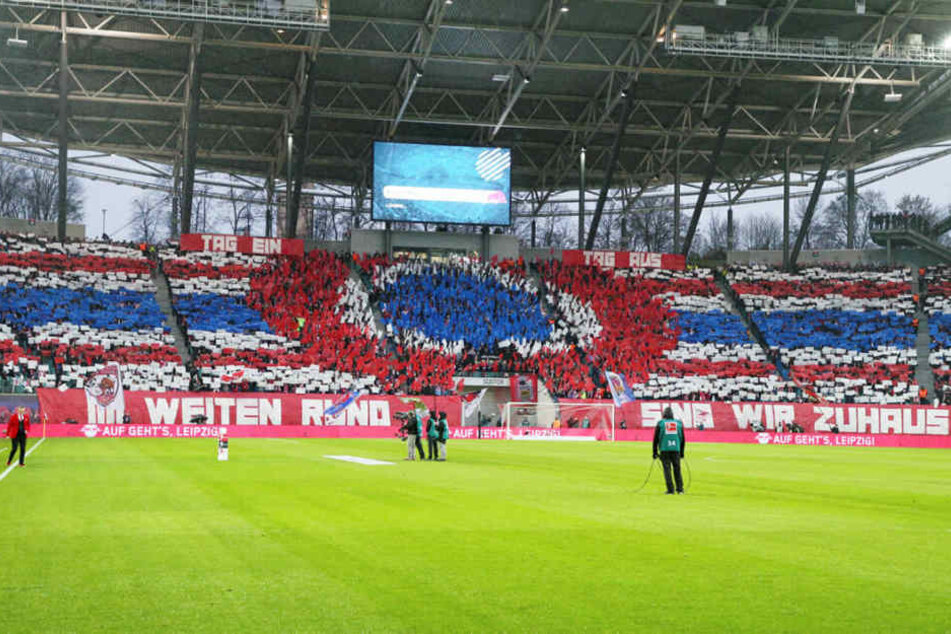 Auf eine von der Fankurve erschaffene Dartscheibe spielte RB Leipzig in der ersten Halbzeit. Das schien die Spieler positiv beeinflusst zu haben, sie trafen doppelt ins Bulls Eye.