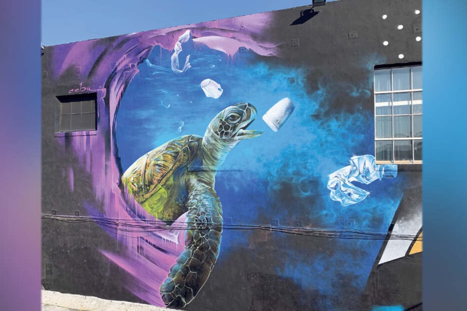 Meeresverschmutzung an der Hauswand - ein Werk von Nico Roth am Pico Boulevard in Los Angeles.