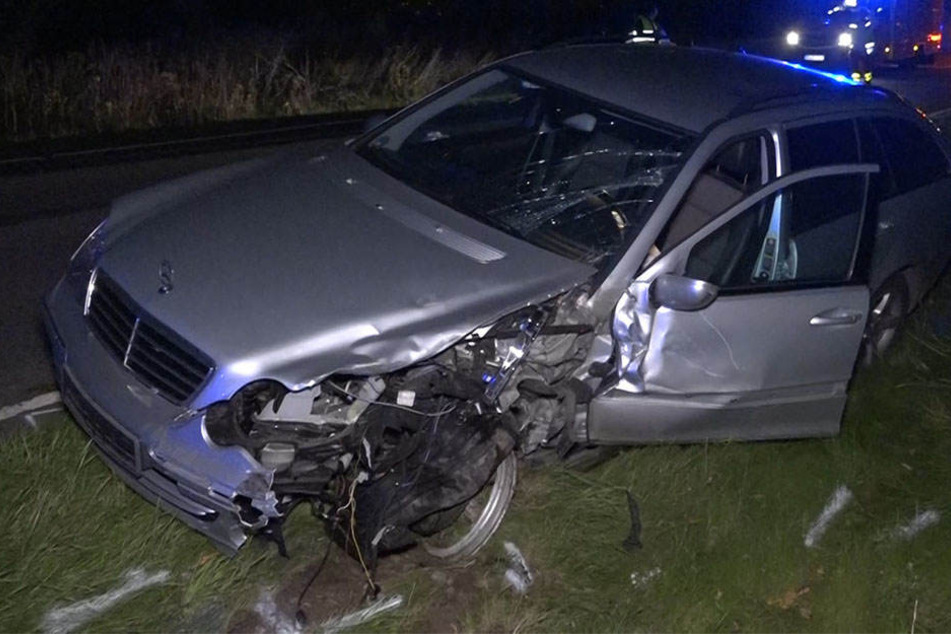 Bei Nickern stießen ein Mercedes und ein Ford zusammen.
