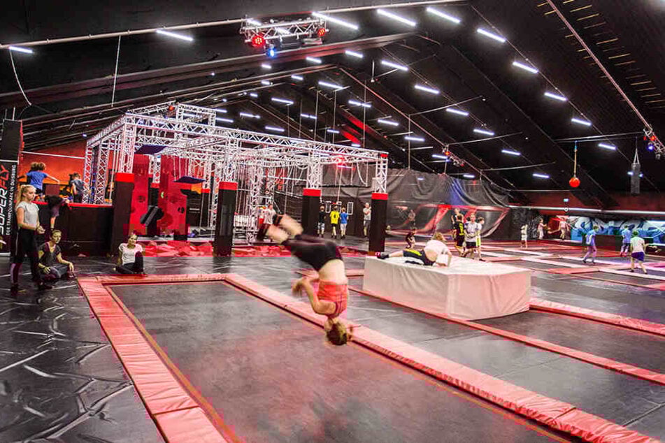 Superfly kommt nach Dresden! Bald gibt es bei uns dann auch so ein Trampolin-Park wie hier in Duisburg.