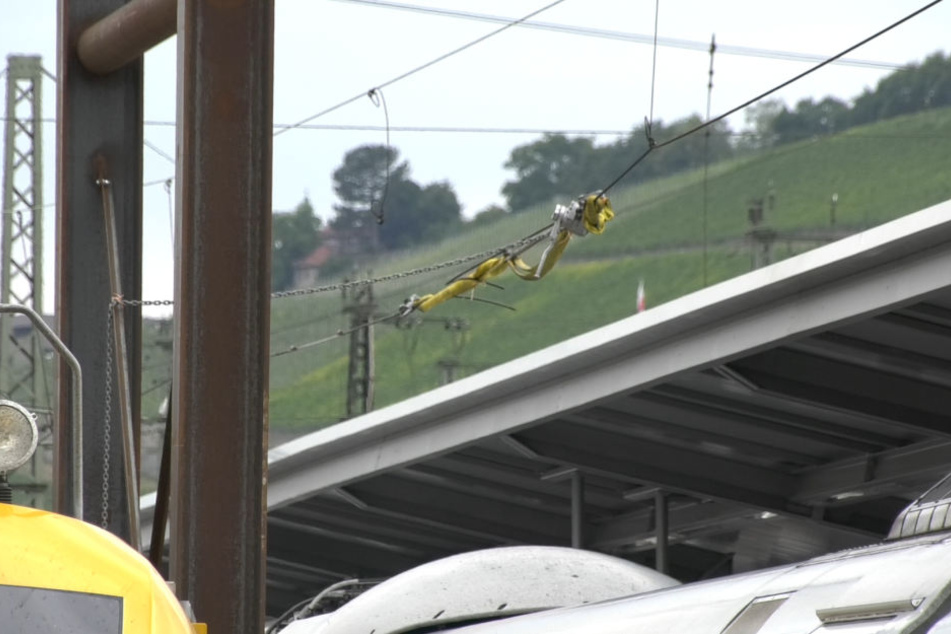 Am Sonntag sorgte eine gerissene Oberleitung für stundenlangen Stillstand am Würzburger Bahnhof.