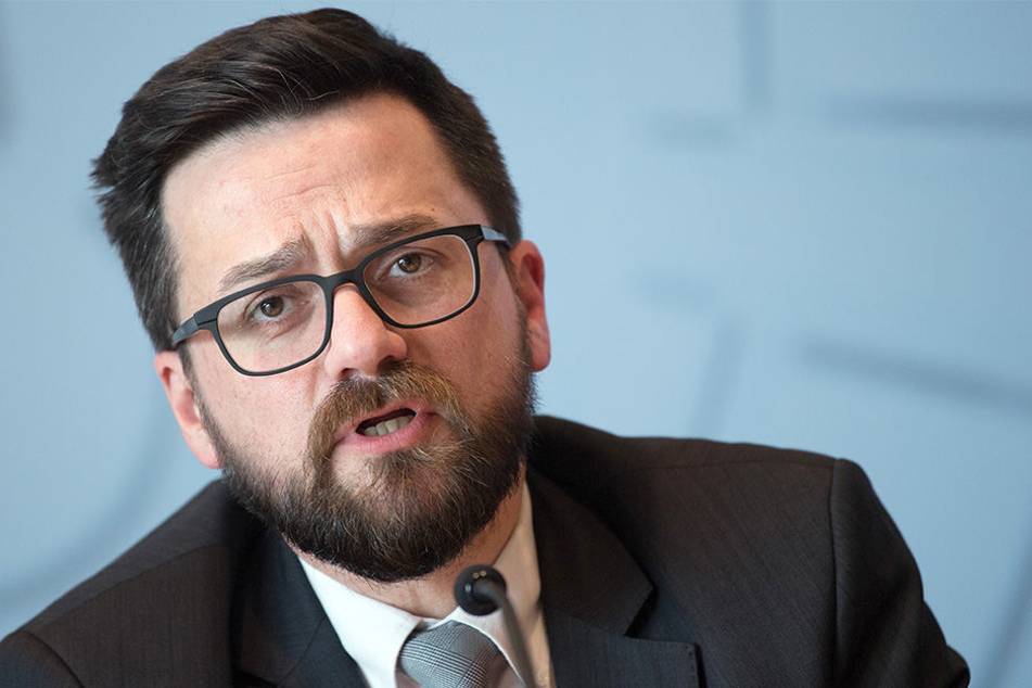 NRW-Justizminister Thomas Kutschaty will die Kritik vom BSBD nicht auf sich sitzen lassen.