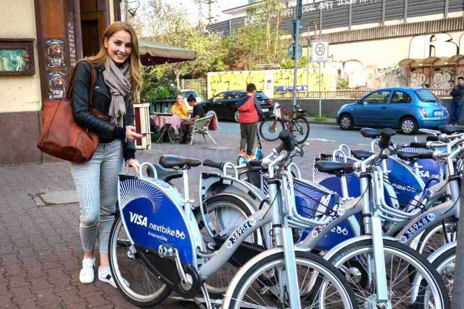 Fahrrad to go, Handy gab's Secondhand auf Ebay-Kleinanzeigen, Hose von der Freundin geliehen, Jacke über Kleiderkreisel getauscht und die Tasche auf dem Flohmarkt gefunden. Wenn Secondhand und Sharing zum Lifestyle wird...