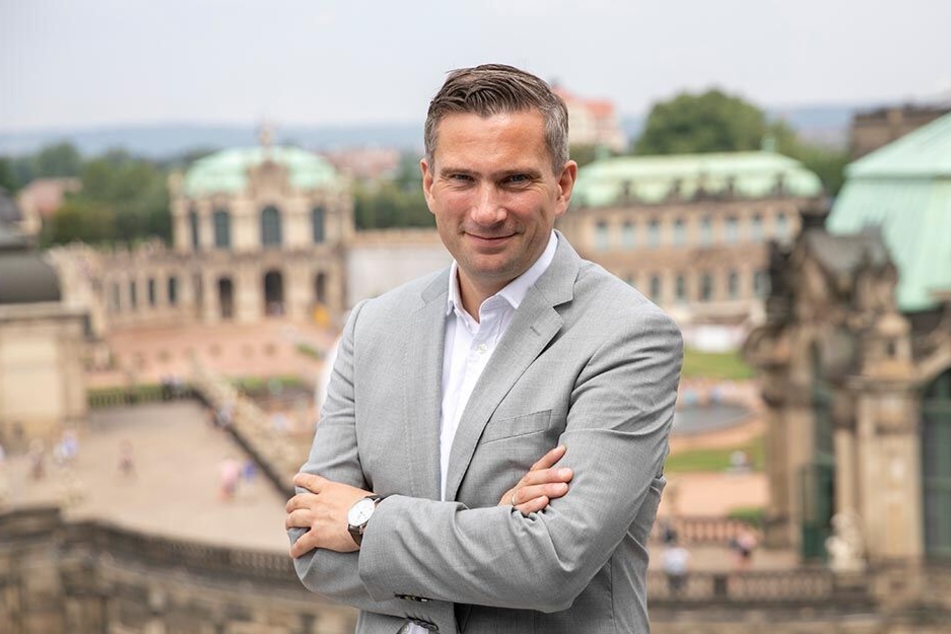 Dulig vorm Zwinger: Der SPD-Mann hat als Wirtschaftsminister weniger die Vergangenheit als vielmehr die Zukunft Sachsens im Blick.
