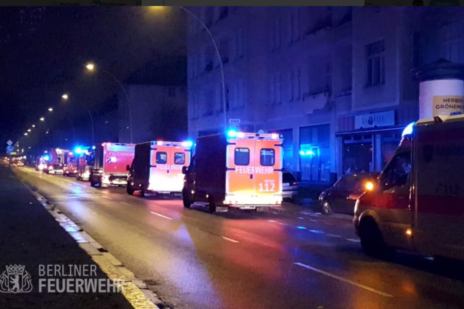 In einem Mehrfamilienhaus in Berlin-Prenzlauer Berg ist ein verheerendes Feuer ausgebrochen.