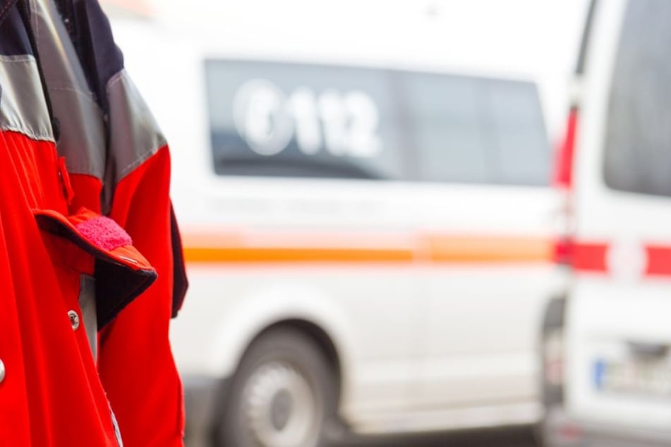 Der 49-Jährige wurde mit schwersten Verletzungen in ein Krankenhaus gefahren, wo er letztendlich verstarb. (Symbolbild)