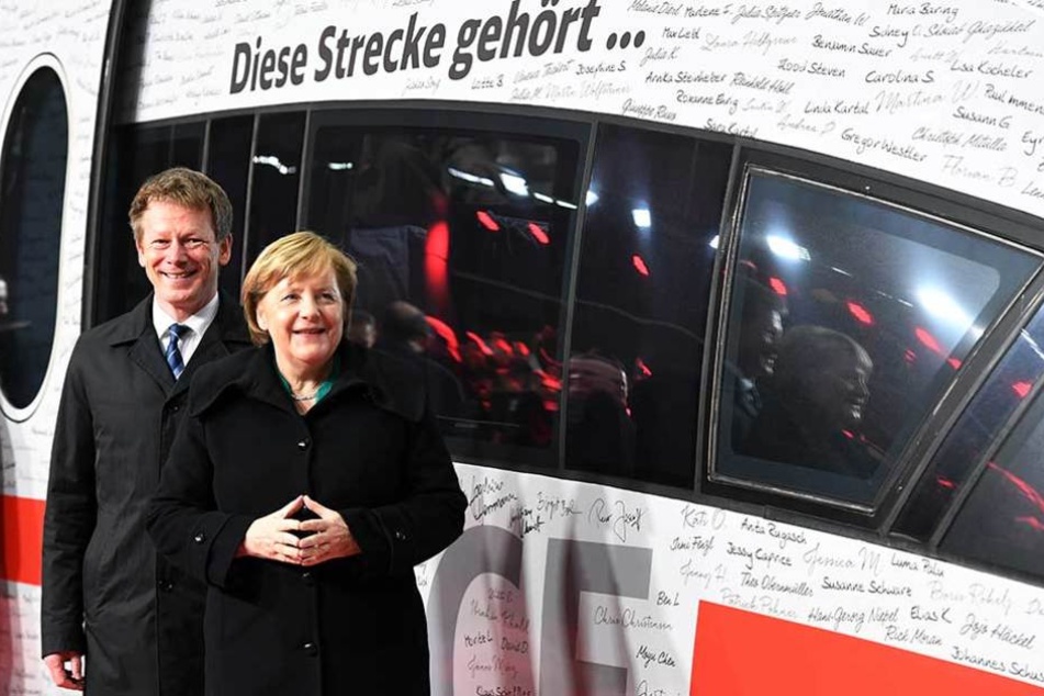 Auch Bundeskanzlerin Angela Merkel war zur Streckeneröffnung gekommen.