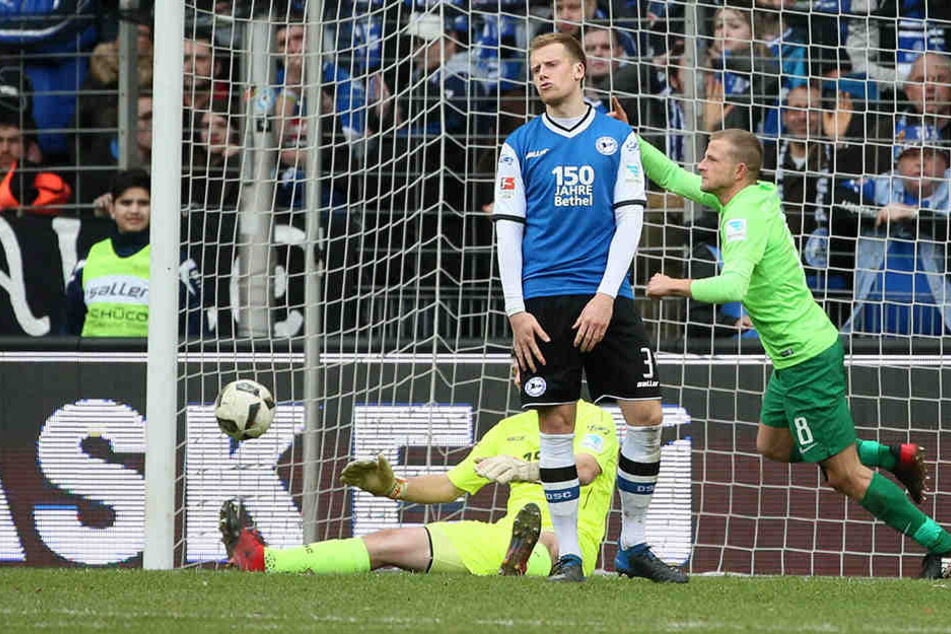 Nicky Adler (grünes Trikot) dreht jubelnd ab. Soeben hat er zum 2:2 getroffen. Das Tor widmete er seinen Kindern auf der Tribüne und seiner neuen Liebe