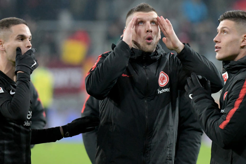 Diese Nachricht hat wohl auch Eintracht-Stürmer Ante Rebic (2. v. Re.) ganz schön überrascht.
