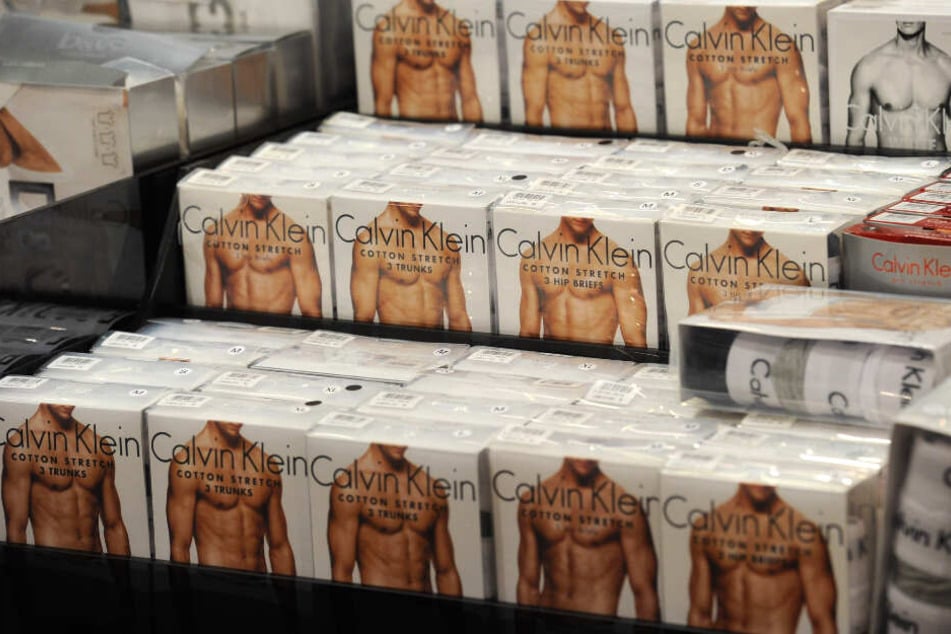 Auch die Modemarke "Calvin Klein" gehört zum Portfolio der Milliardäre. (Symbolbild)