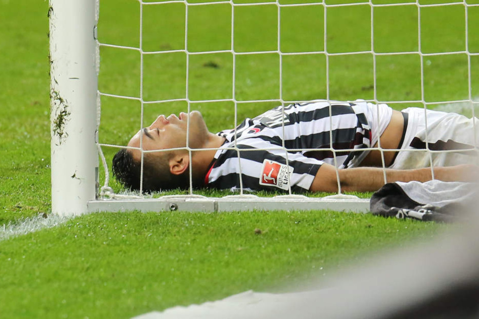 Am Boden: Marco Fabian wird vor 2018 nicht auf den Platz zurückkehren.