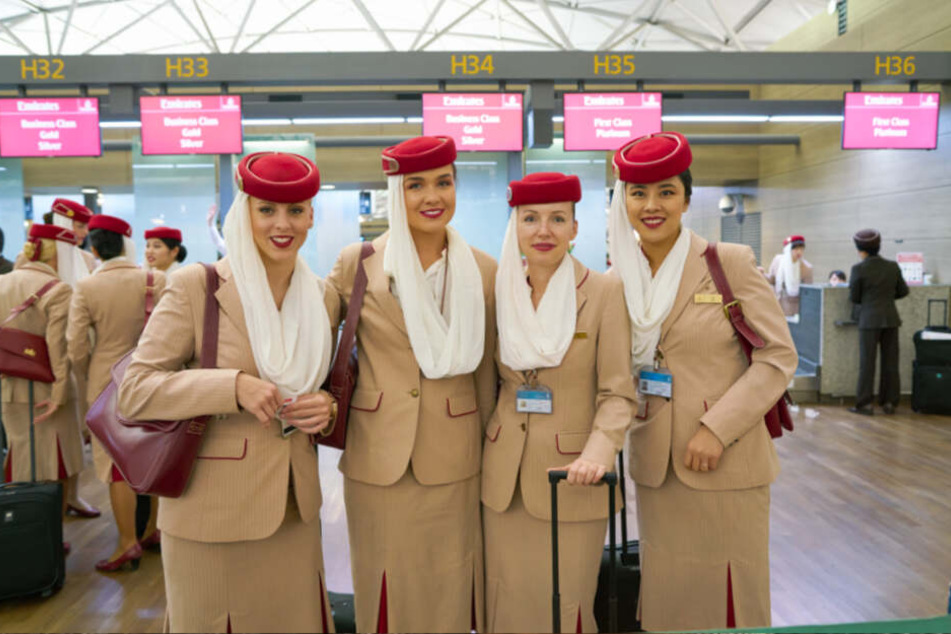 Wer will in die "Emirates"-Uniform schlüpfen? Die Airline sucht in Dresden Flugbegleiter.