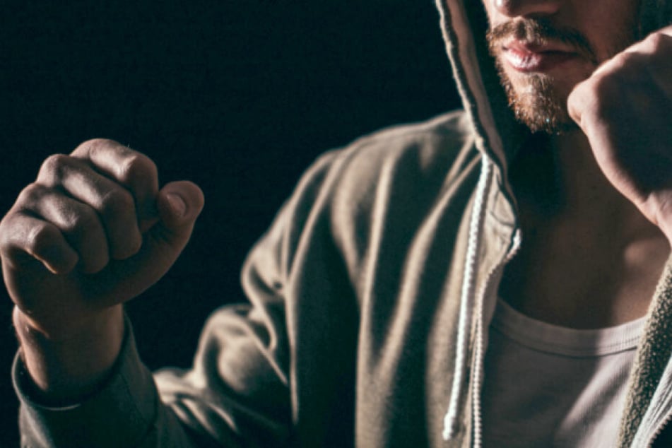 Drei Jugendliche haben am Mittwoch drei andere junge Männer überfallen.
