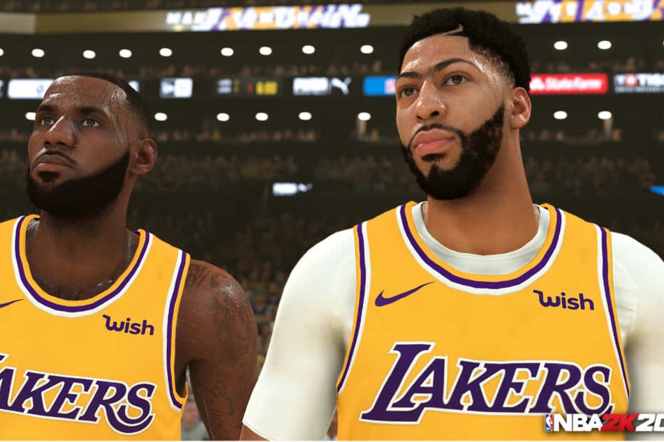 Zwei Superstars der Los Angeles Lakers nebeneinander: LeBron James (links) neben dem Cover-Athlet von NBA 2K20, Anthony Davis.
