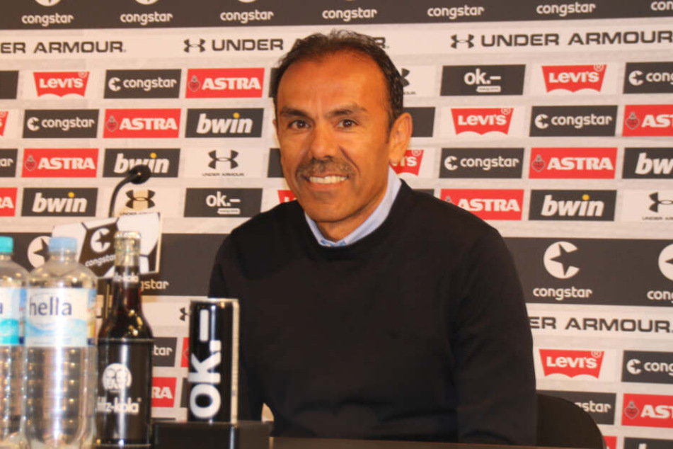 Jos Luhukay sprach auf der Pressekonferrenz über seine Ziele mit dem Kiezclub.