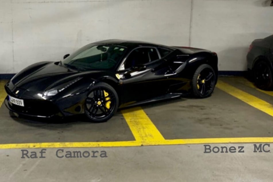Auf dem Foto ist der neue Ferrari von RAF Camora zu sehen.