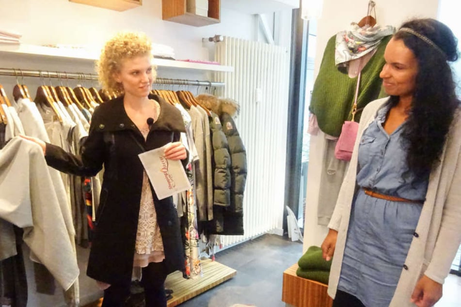 Von Shopping-Begleitung Klara (links) war Guido so gar nicht begeistert.
