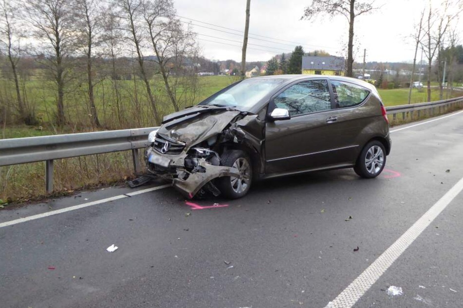 Bei dem Unfall wurden vier Personen schwer verletzt.